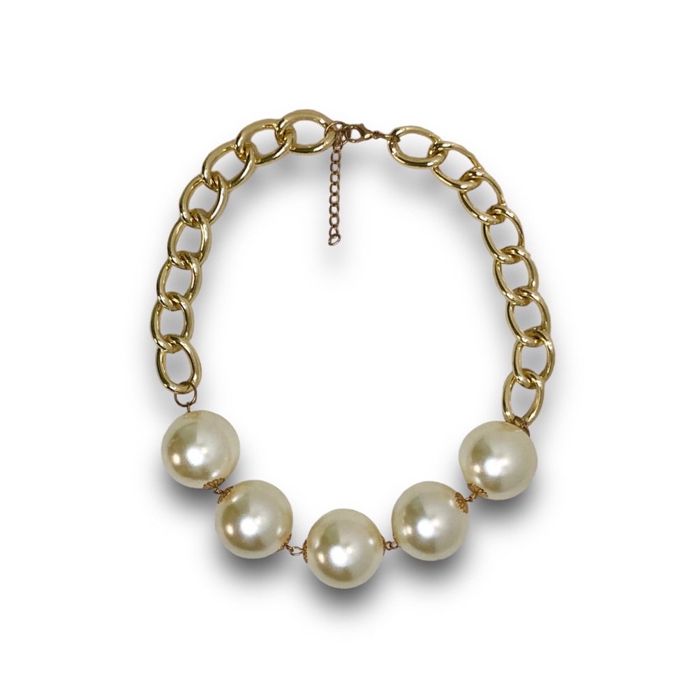 Big Pearls Necklace with Gold Chain